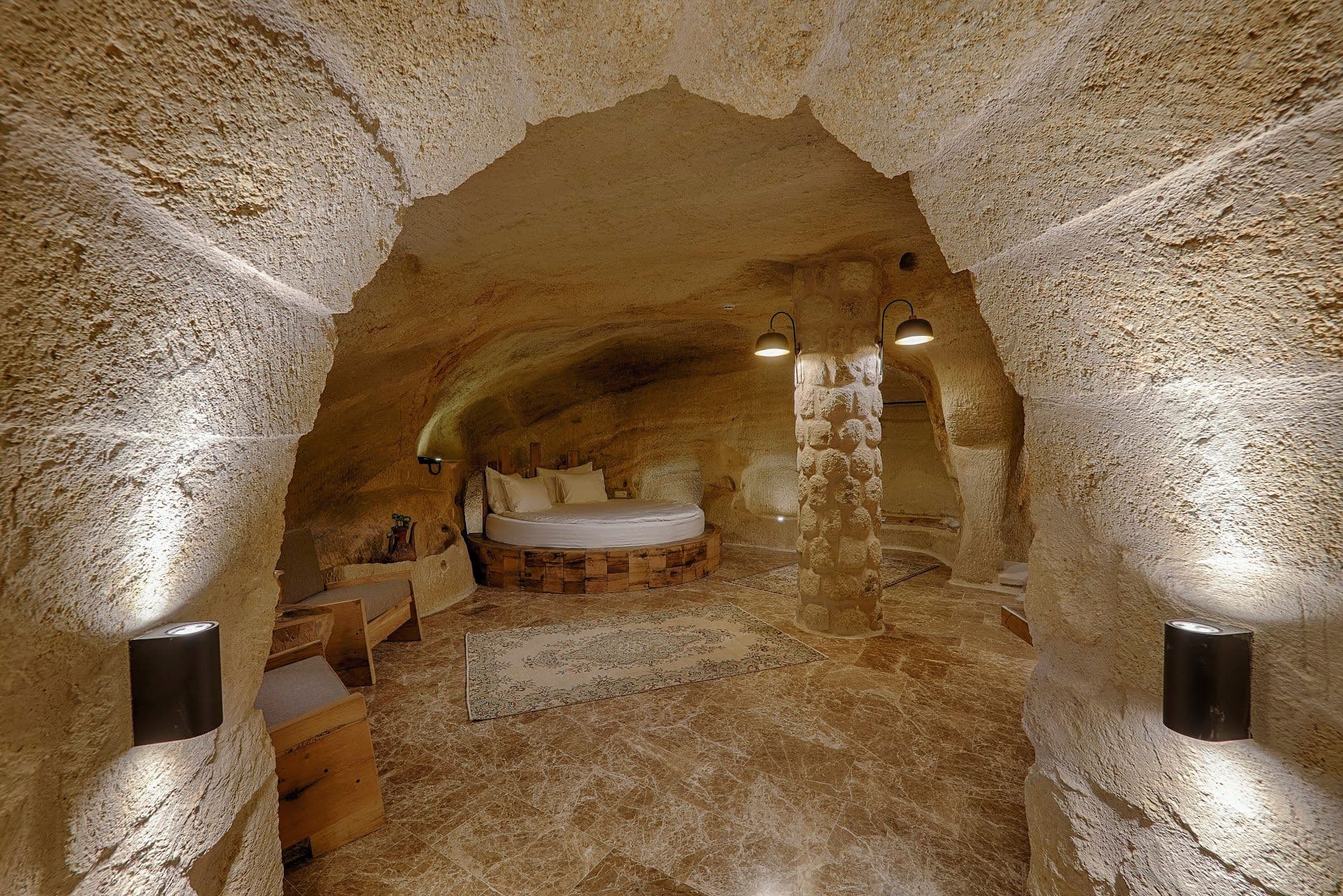 Honeymoon Suite · Room 202 · Photograph 1