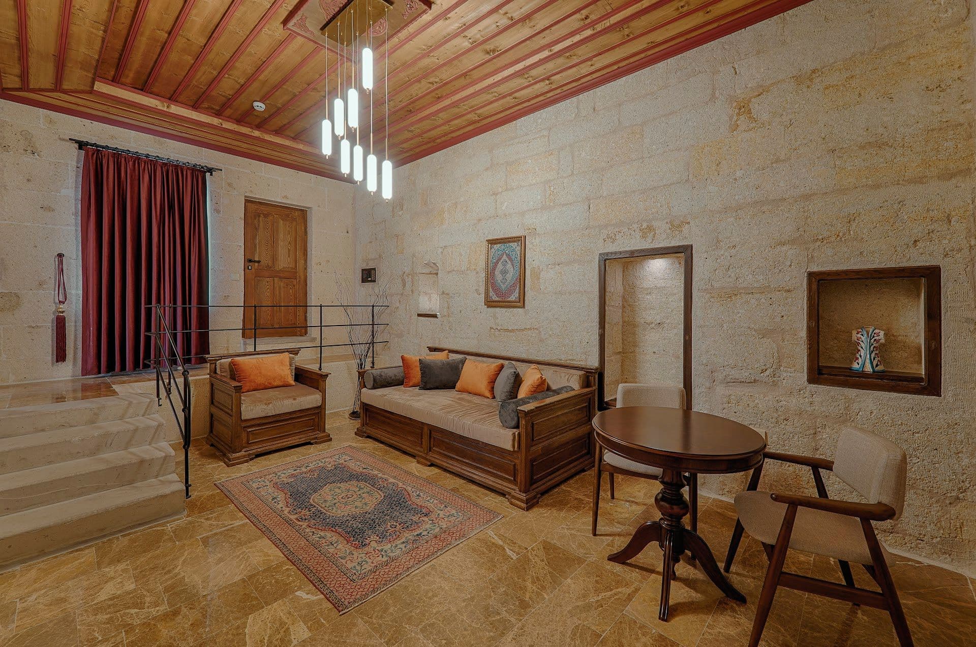 King Suite · Room 305 · Photograph 1